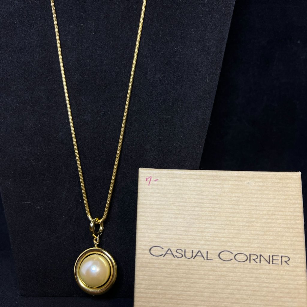 Casual Corner Gold Tone Snake Chain Necklace WLarge Faux Pearl Pendant 4210 20$